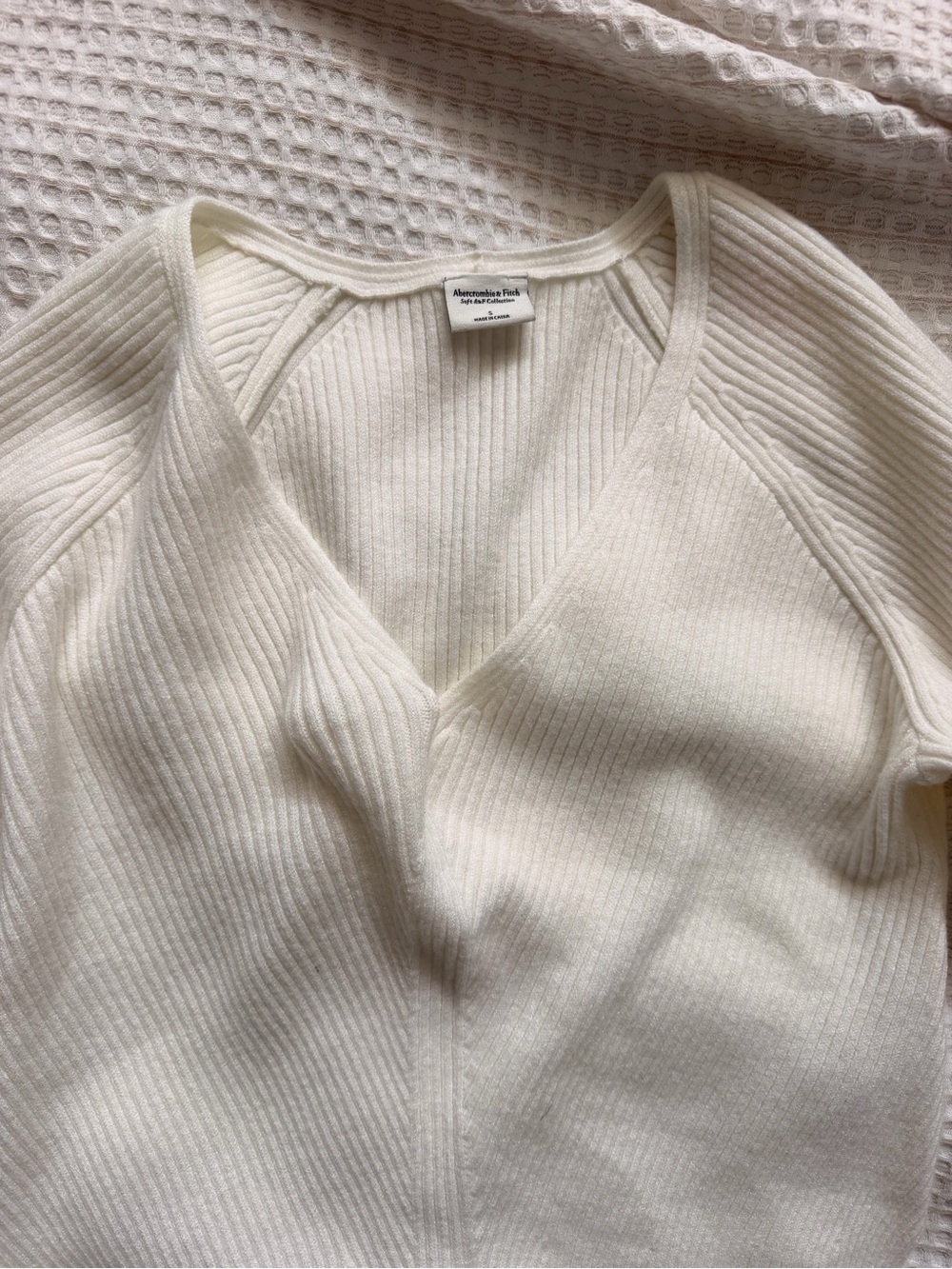 Abercrombie Women's White V-Neck Ribbed Sweater - Picture 2 of 2